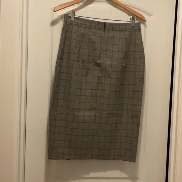 H&M Black and White Plaid Skirt - Picture 2 of 4
